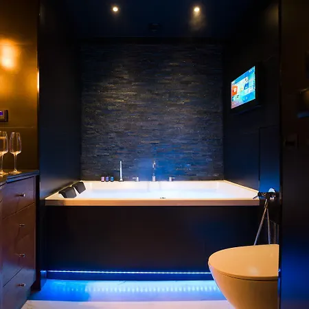 Διαμέρισμα Margi Flair Private 2person Jacuzzi Hanza Tower *